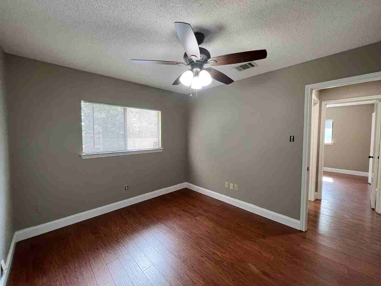 1304 Mulberry Way - Photo 7 of 32