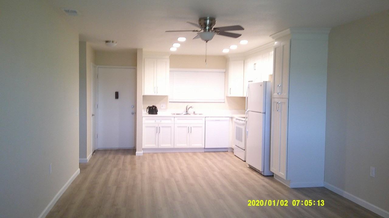 135 Monterey Dr - Photo 4 of 14