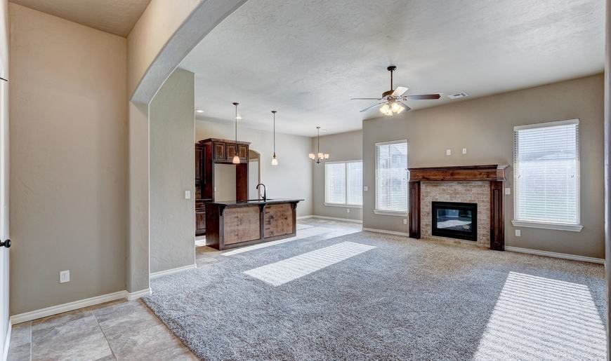 704 S Avery St - Photo 4 of 20