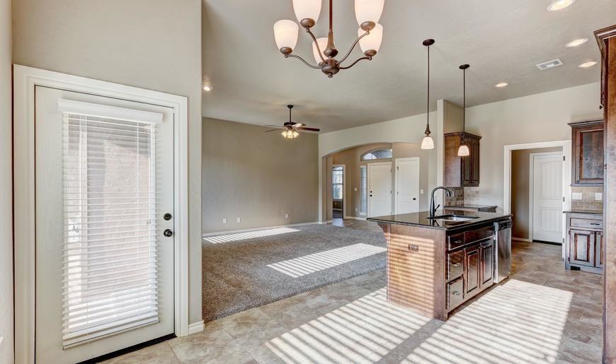 704 S Avery St - Photo 5 of 20