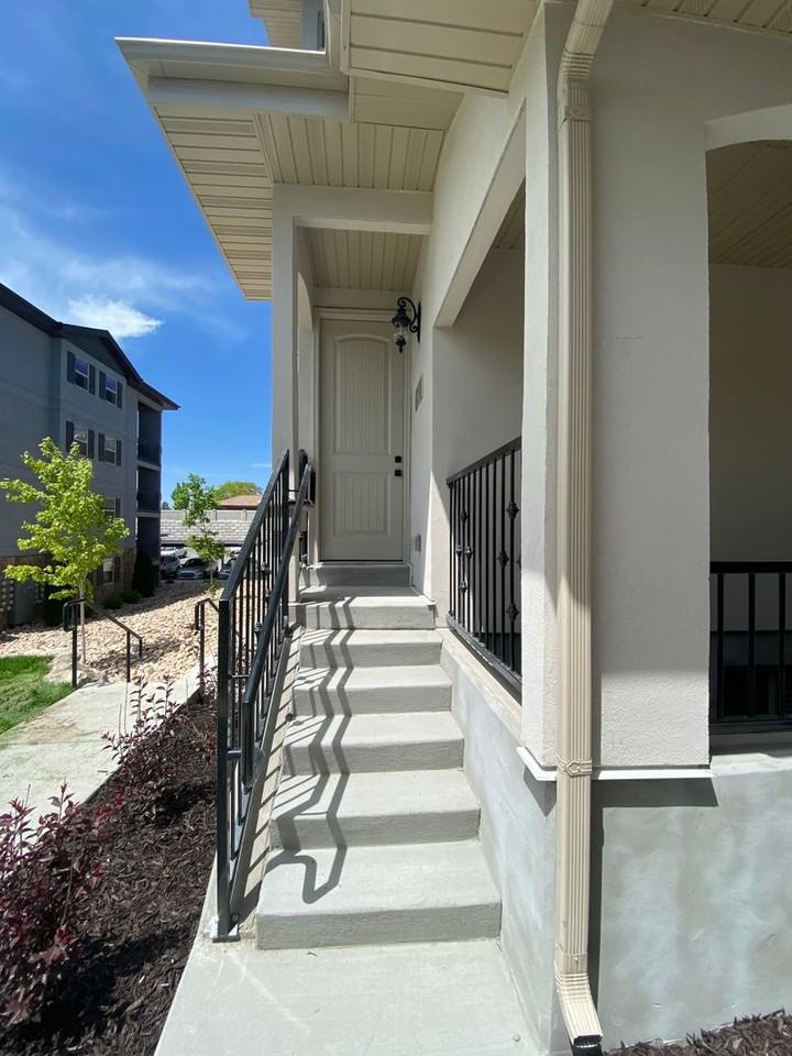 1009 N 1030 W - Photo 2 of 22