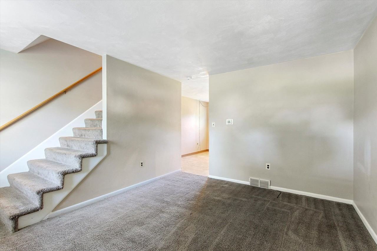 140 N Pleasant Ave - Photo 3 of 26