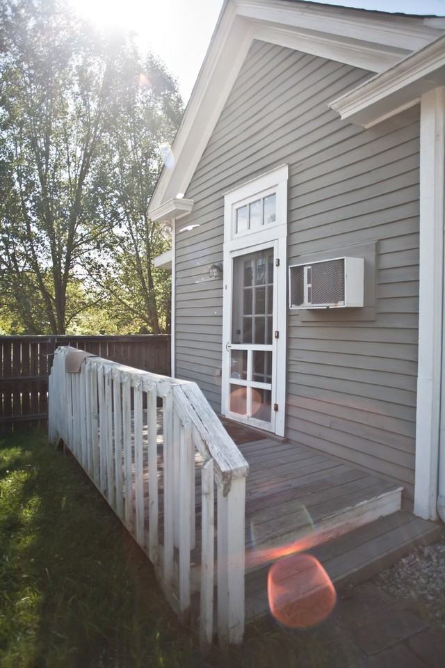 639 N Columbia St - Photo 2 of 10