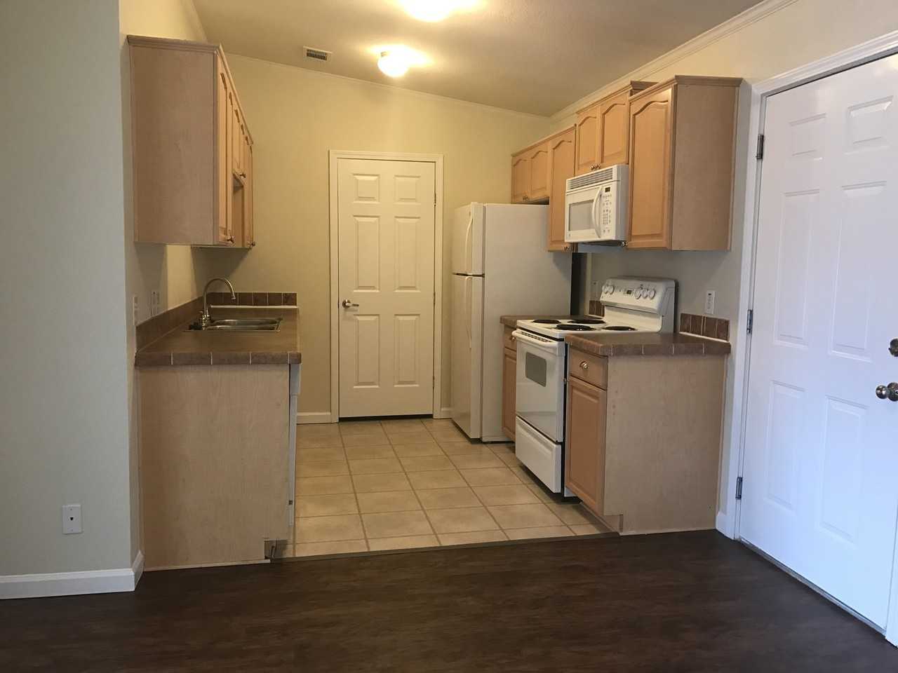 563 Van Buren Rd - Photo 4 of 21