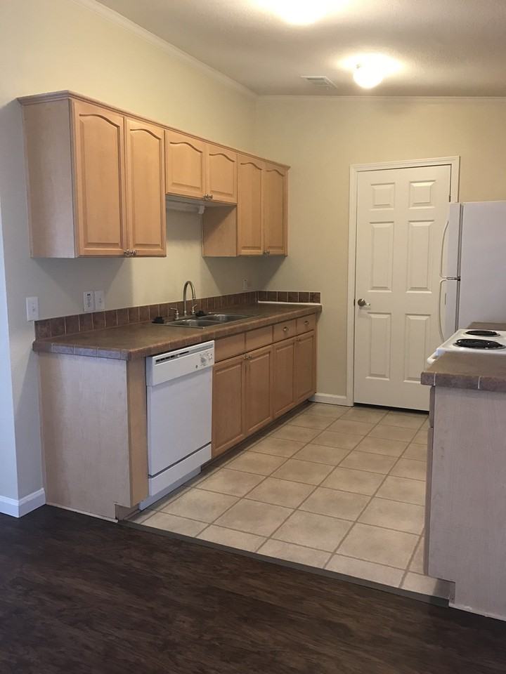 563 Van Buren Rd - Photo 5 of 21