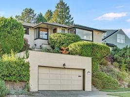 featured image of 2211 26th Ave W
