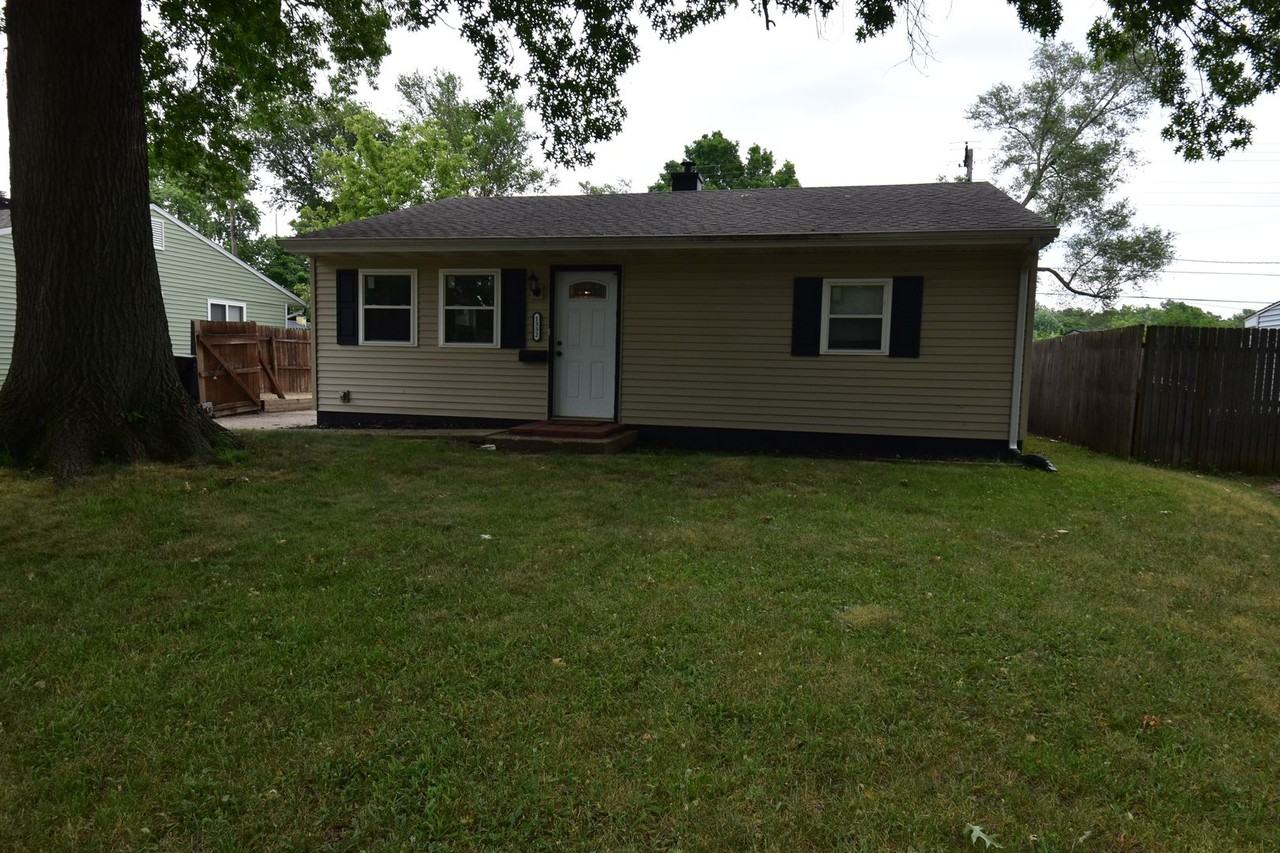 1332 Browne Ln - Photo 2 of 15