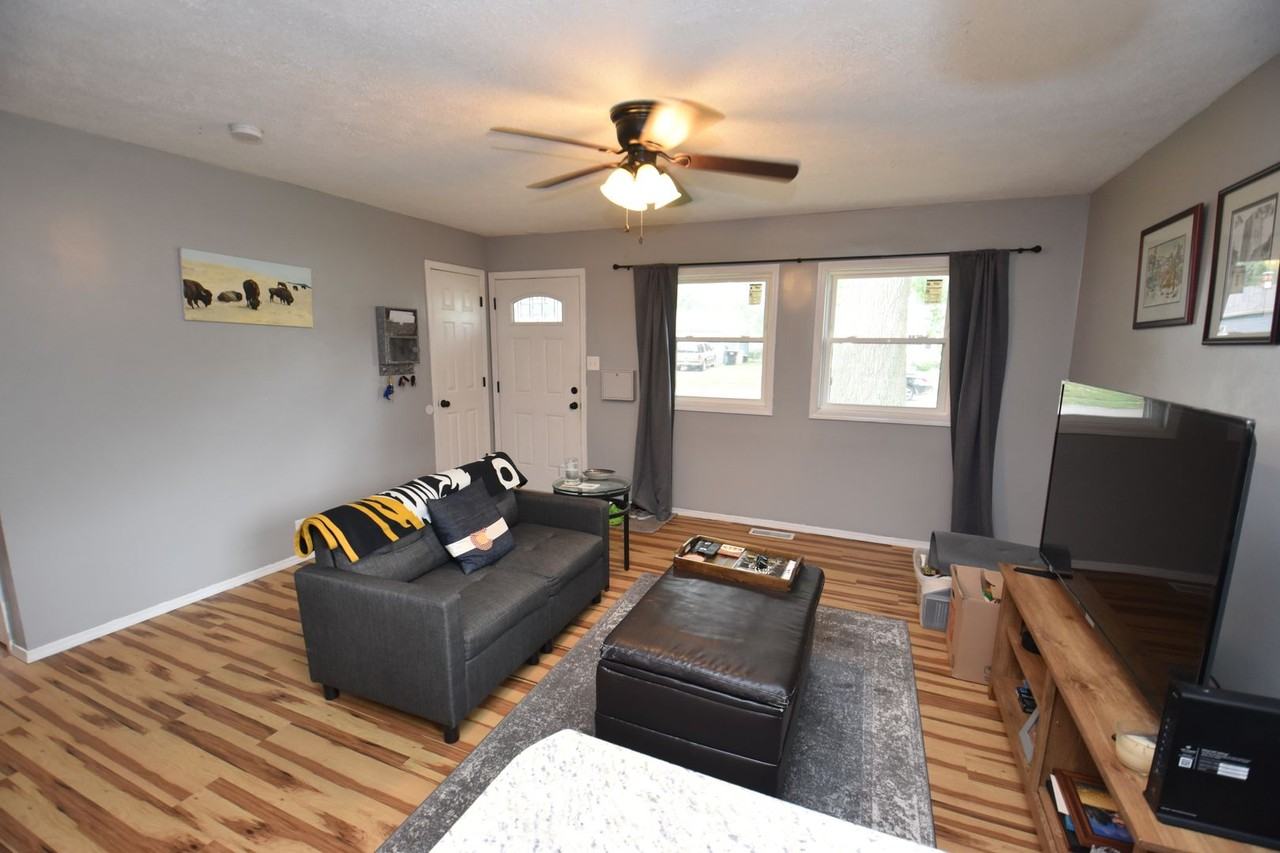 1332 Browne Ln - Photo 4 of 15