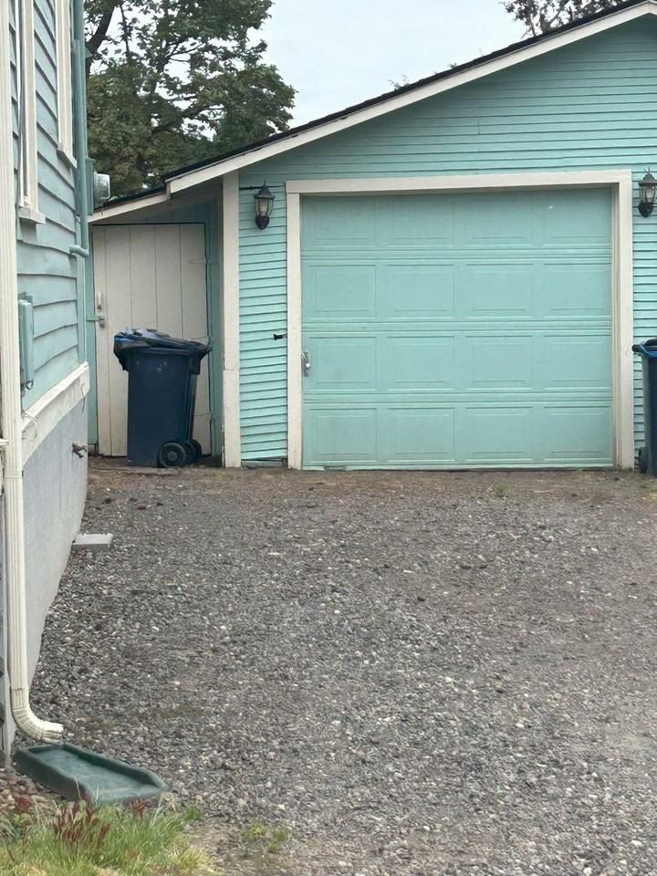 914 Nw Ivy St - Photo 3 of 20