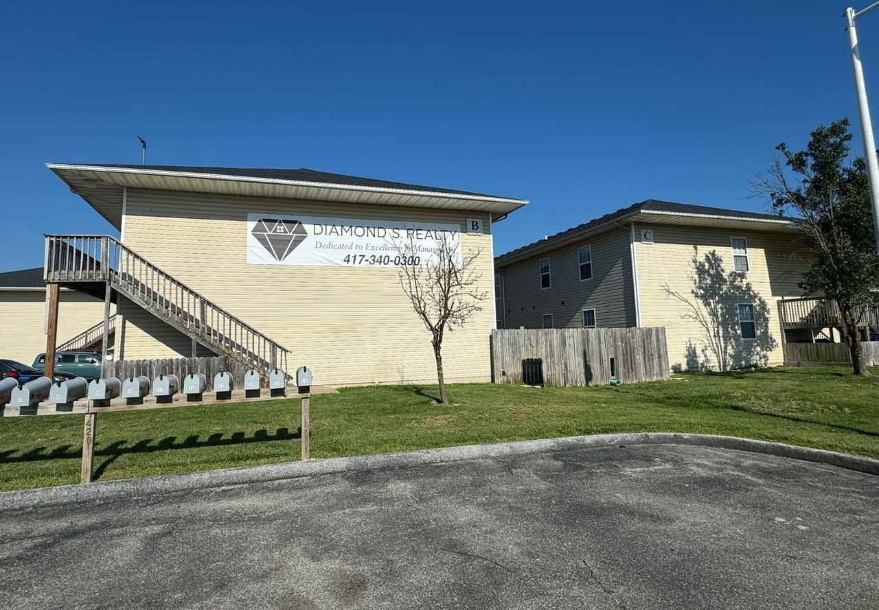 420 Britt Lane - Photo 5 of 23