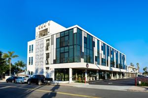 featured image of 470 Nautilus St