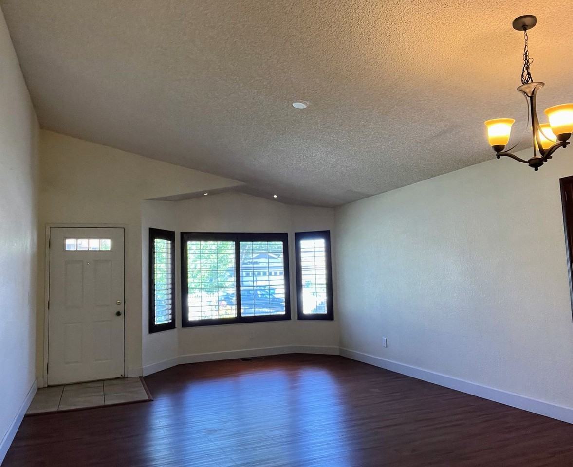 1617 Maple Creek Ln - Photo 2 of 14