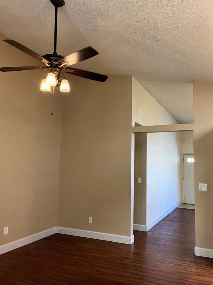 1617 Maple Creek Ln - Photo 3 of 14