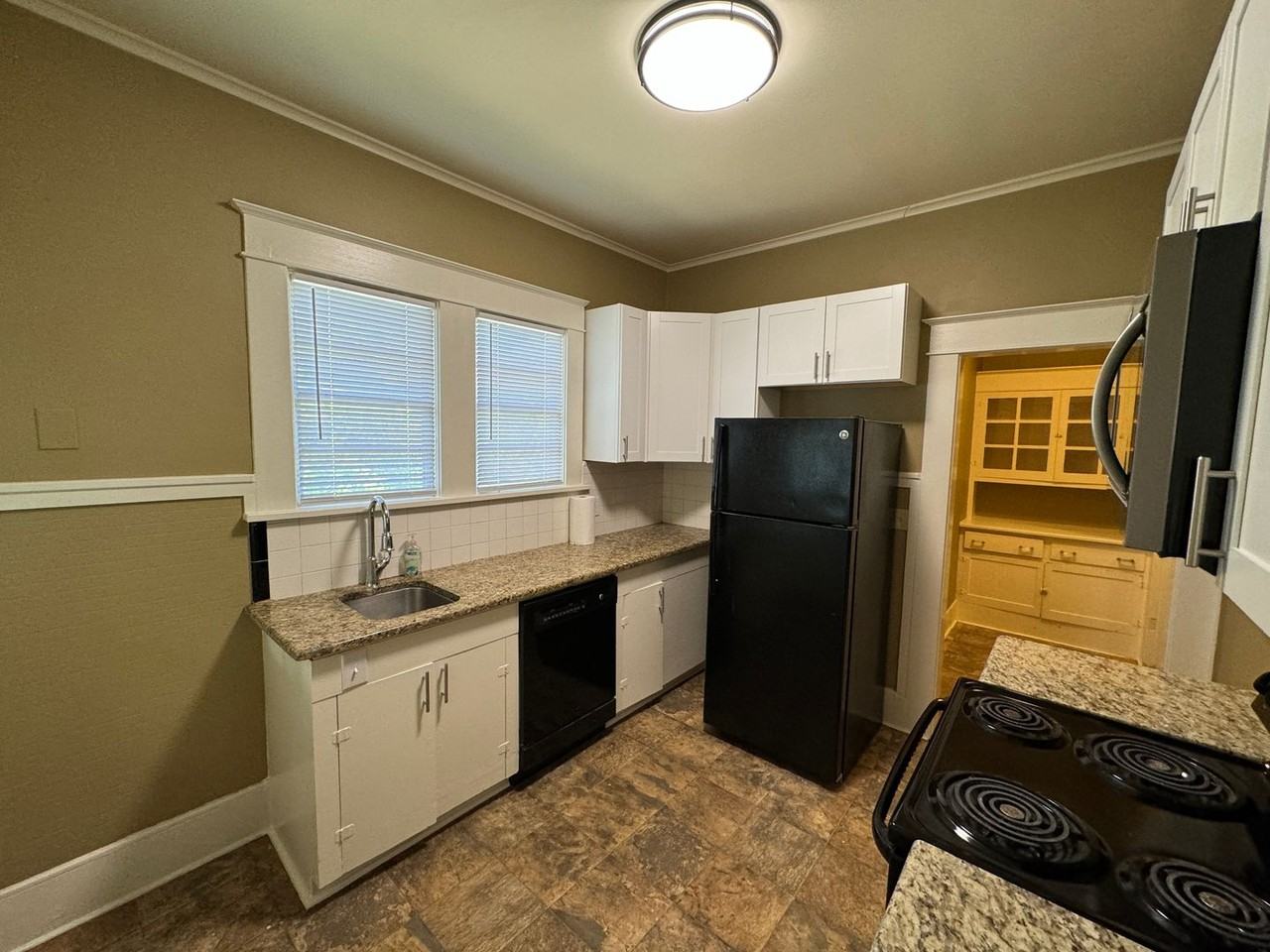 3516 Alexander Ave - Photo 3 of 17