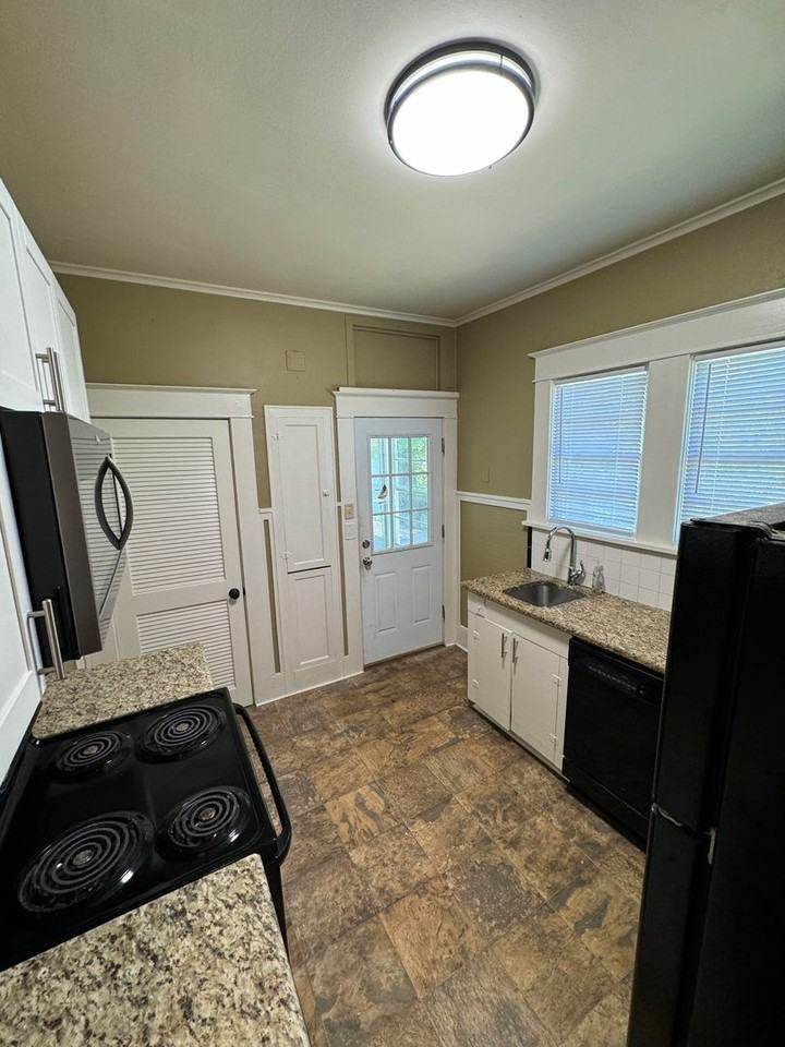 3516 Alexander Ave - Photo 4 of 17
