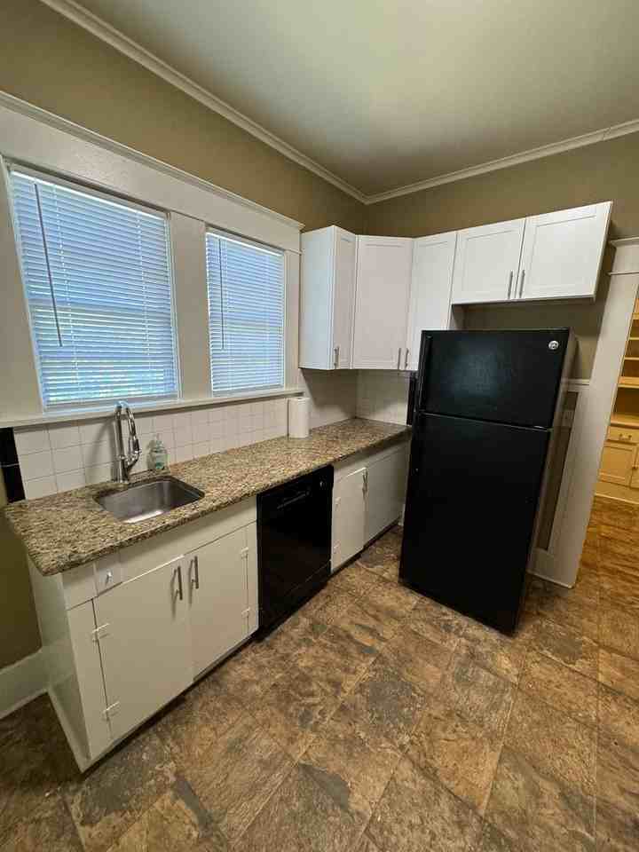 3516 Alexander Ave - Photo 5 of 17