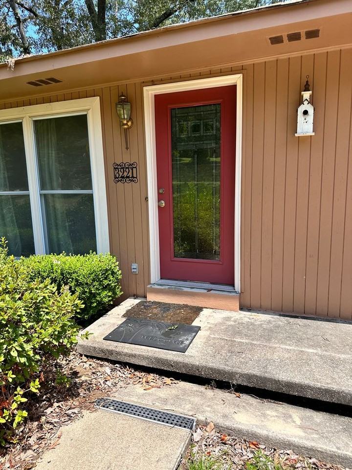 3221 Foxhall Rd - Photo 2 of 44