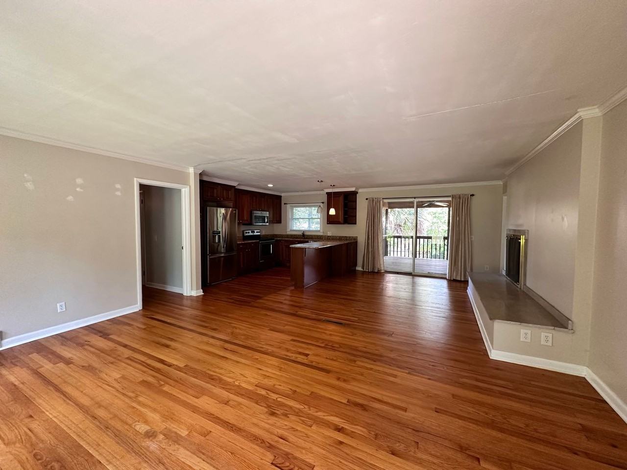 3221 Foxhall Rd - Photo 4 of 44