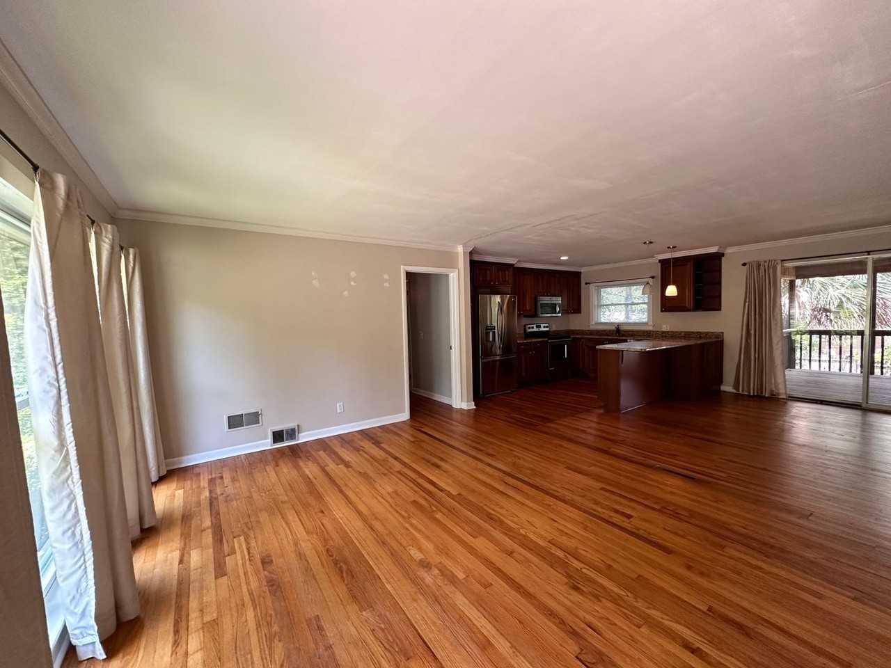 3221 Foxhall Rd - Photo 5 of 44