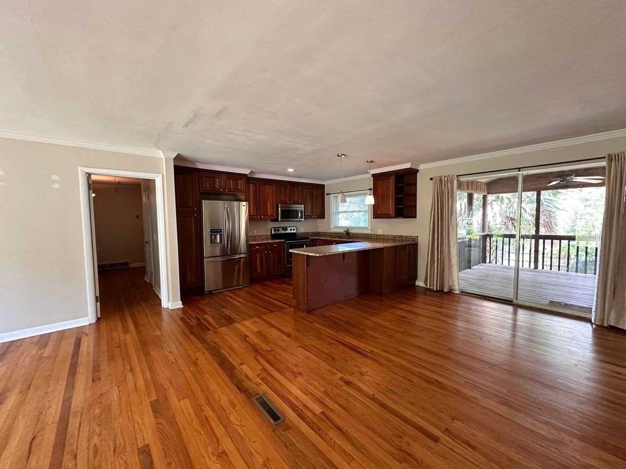 3221 Foxhall Rd - Photo 6 of 44