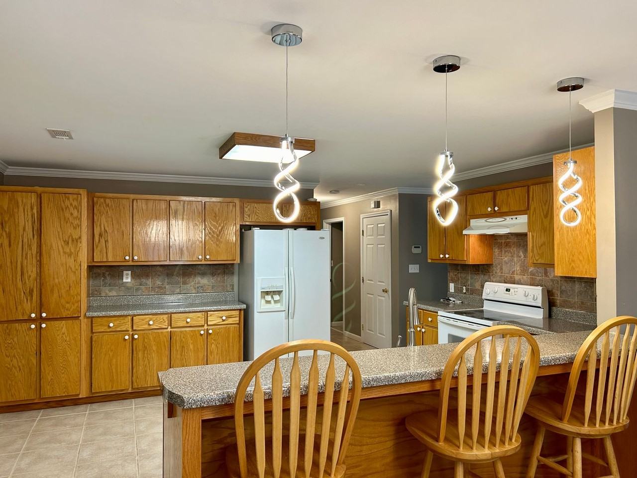 1069 County Road 679 - Photo 3 of 34