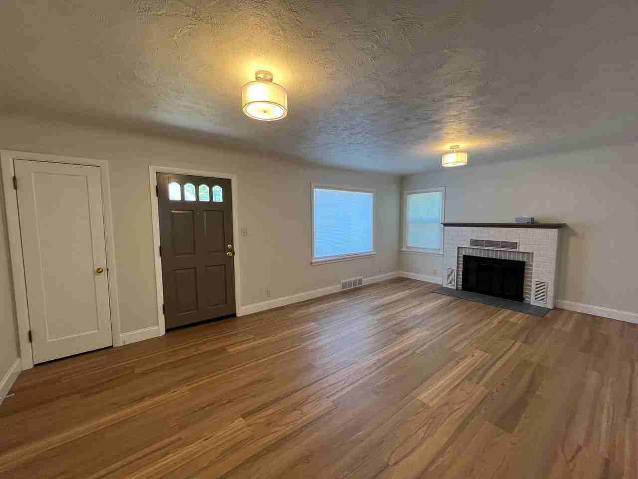 1326 Van Buren St - Photo 2 of 15