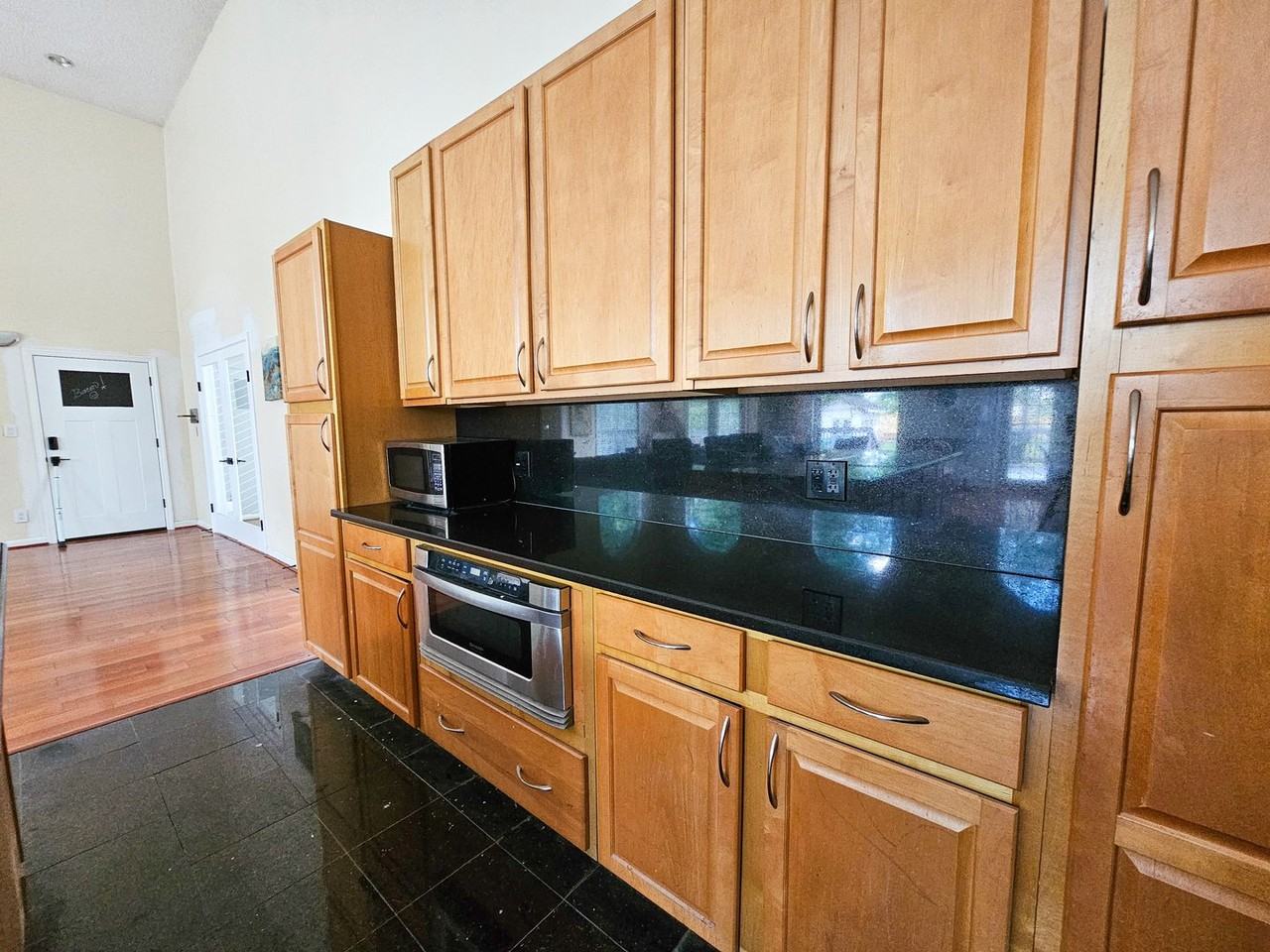 4925 Lincoln Avenue - Photo 2 of 22