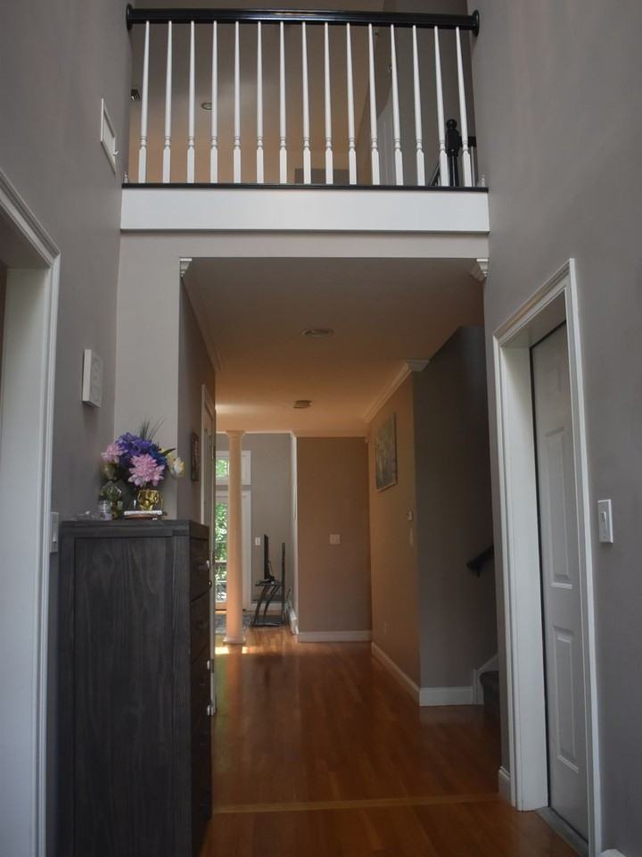 19 Whiting Ln - Photo 2 of 18