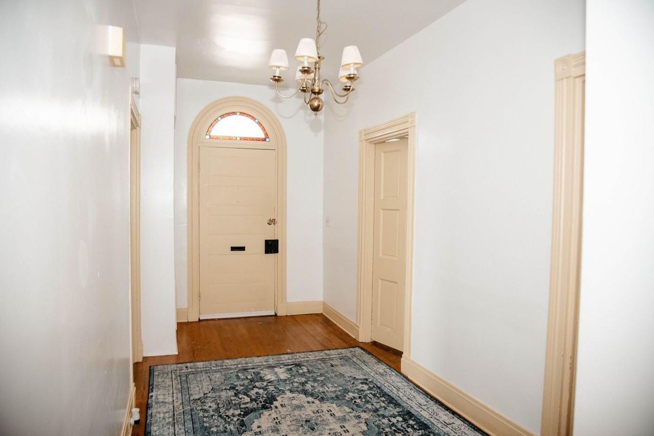 304 N Pine St - Photo 2 of 14