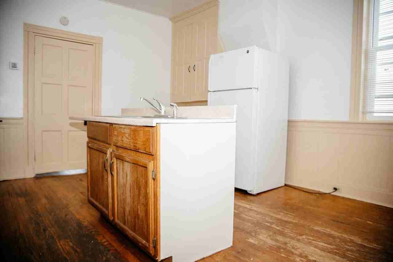 304 N Pine St - Photo 3 of 14