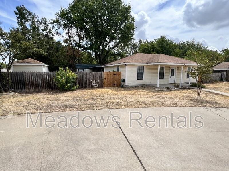 407 N Bordon St - Photo 4 of 24