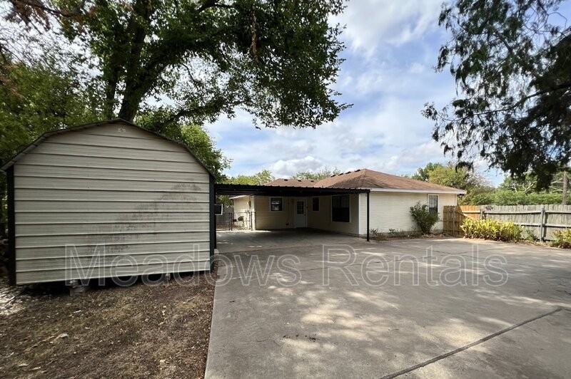 407 N Bordon St - Photo 5 of 24
