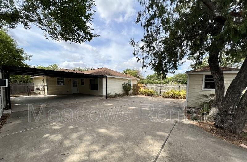 407 N Bordon St - Photo 6 of 24