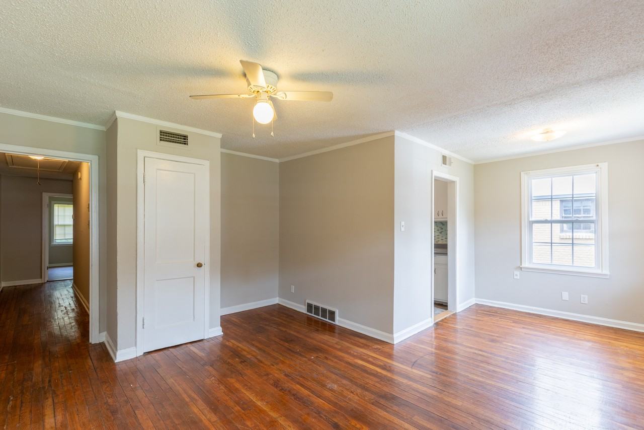 125 Eastview Drive - Photo 3 of 37