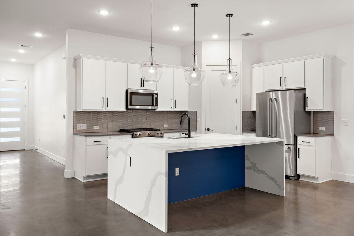 4602 Mount Vernon Dr ##B - Photo 3 of 19