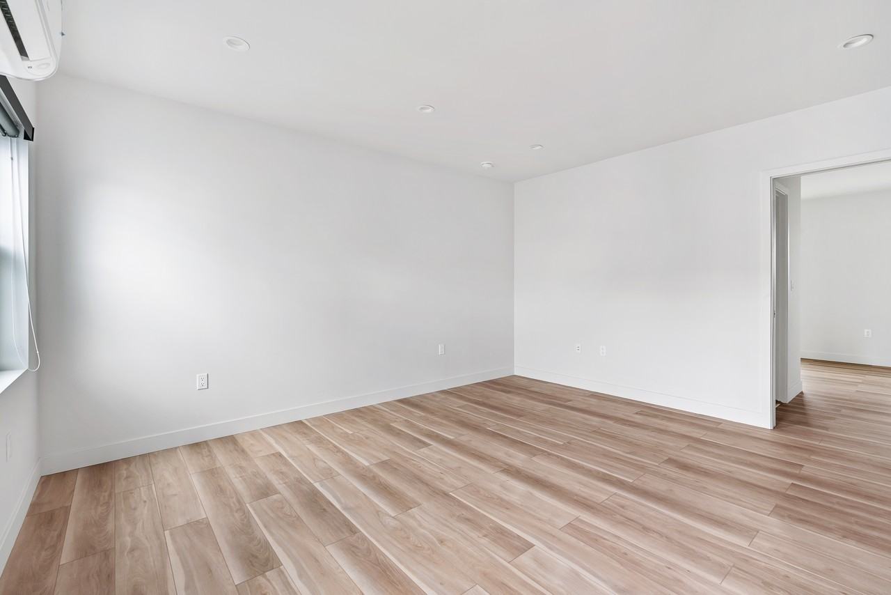 1165 Bronson Avenue #1165 - Photo 5 of 10