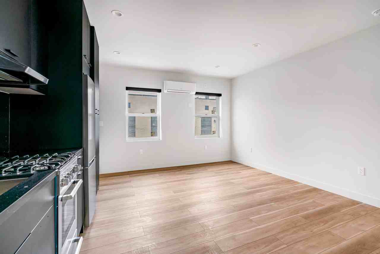 1165 Bronson Avenue #1165 - Photo 3 of 10