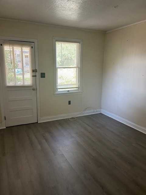 909 Lilly St #B - Photo 2 of 4