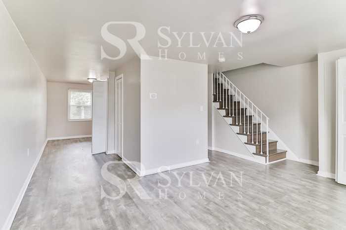 1635 Wentworth Ave - Photo 3 of 16