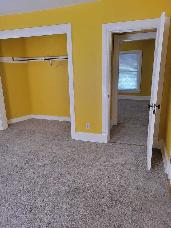 1522 Sw Western Ave #2 - Photo 2 of 7