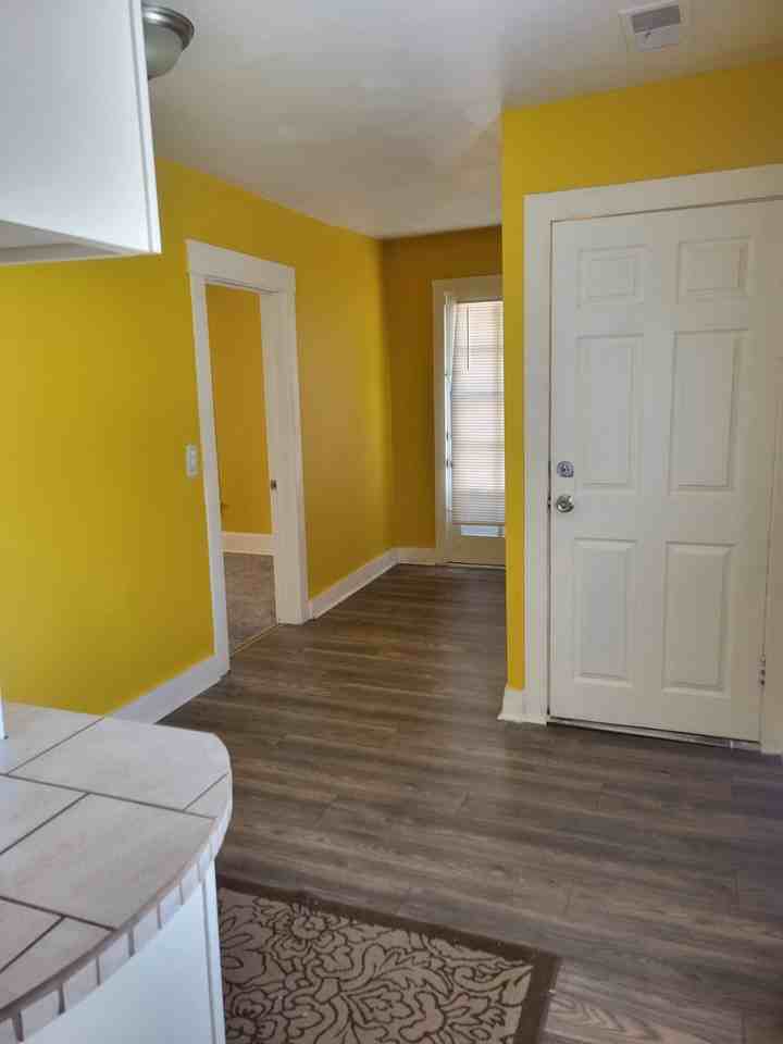 1522 Sw Western Ave #2 - Photo 3 of 7