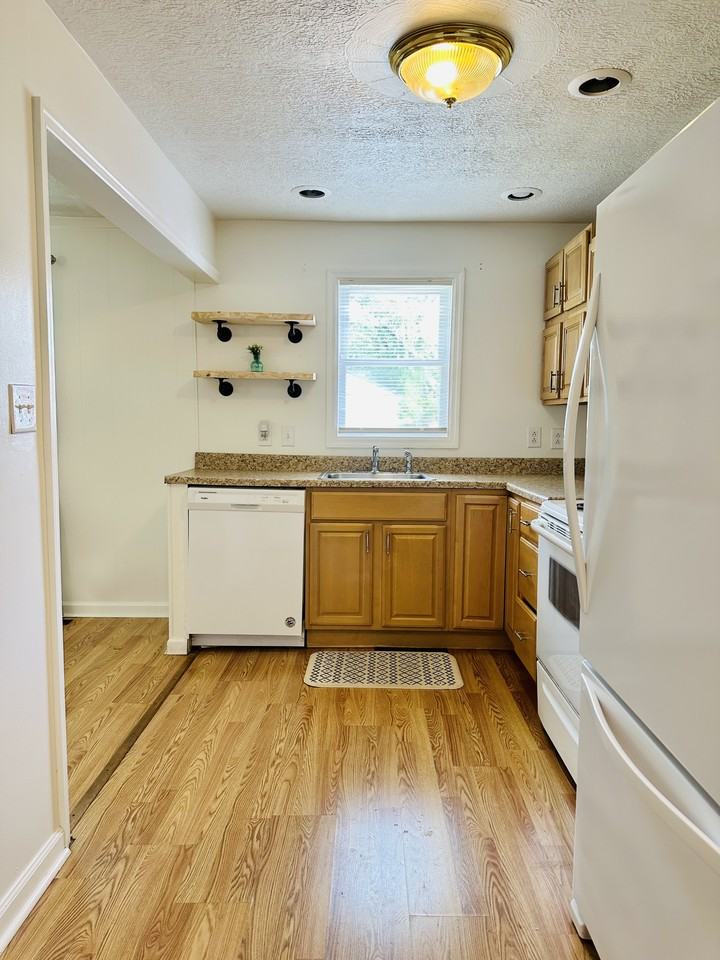 808 Hibner Ave #NA - Photo 4 of 27