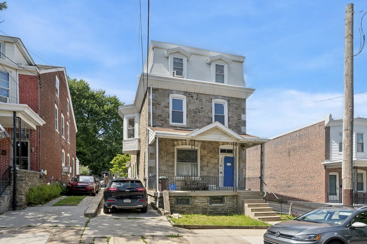 562 Dupont St #1 - Photo 2 of 15