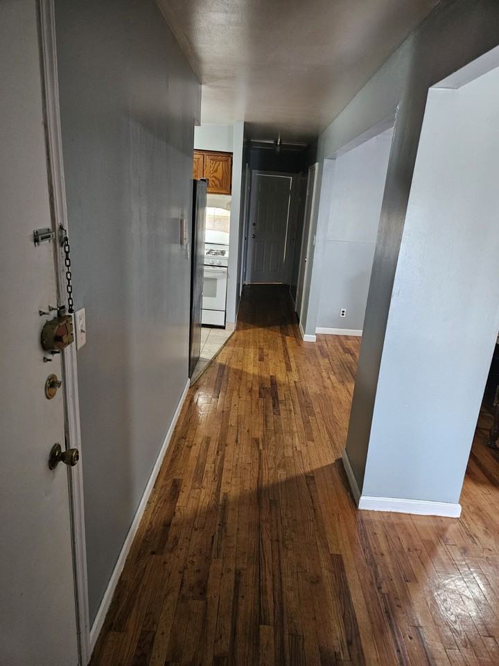 805 E 213th St - Photo 2 of 11