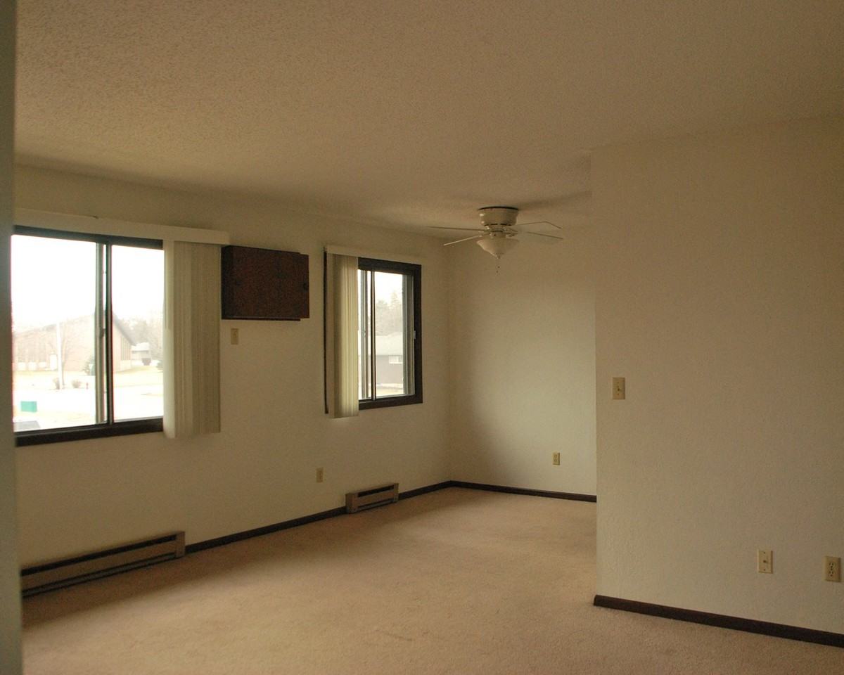610 W 6th St #11 - Photo 5 of 6