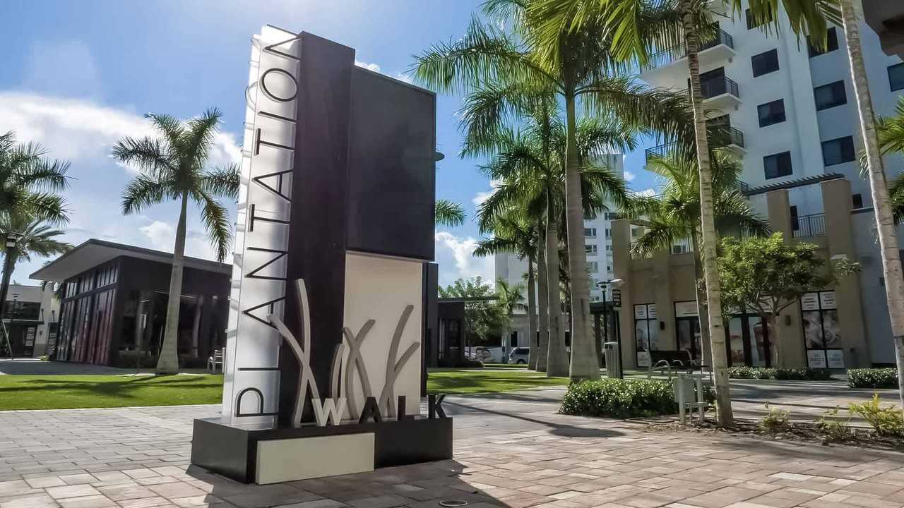 880 Nw 72nd Ter #2 - Photo 6 of 7