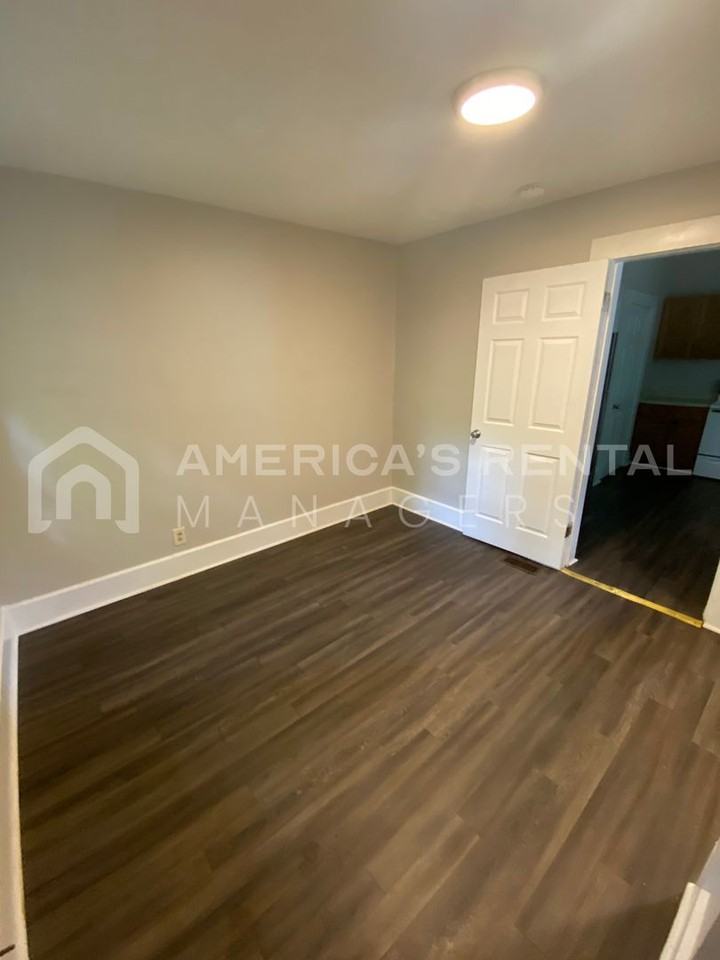 504 9th Ave - Photo 6 of 30