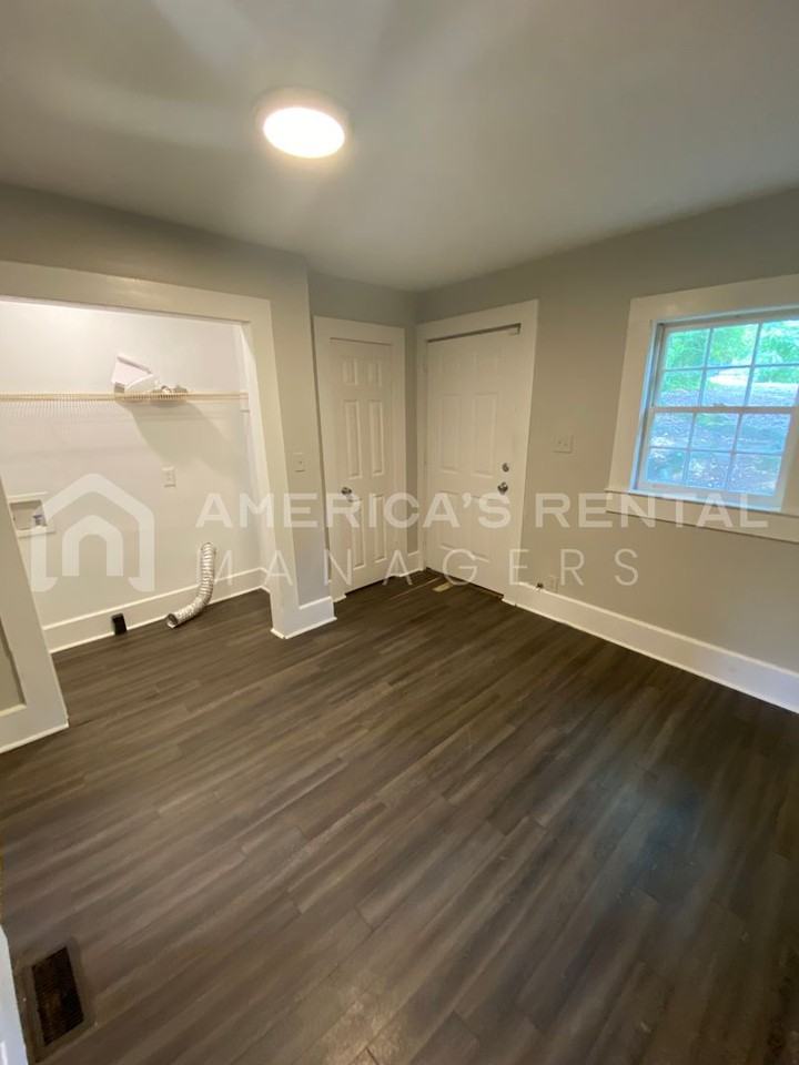 504 9th Ave - Photo 7 of 30