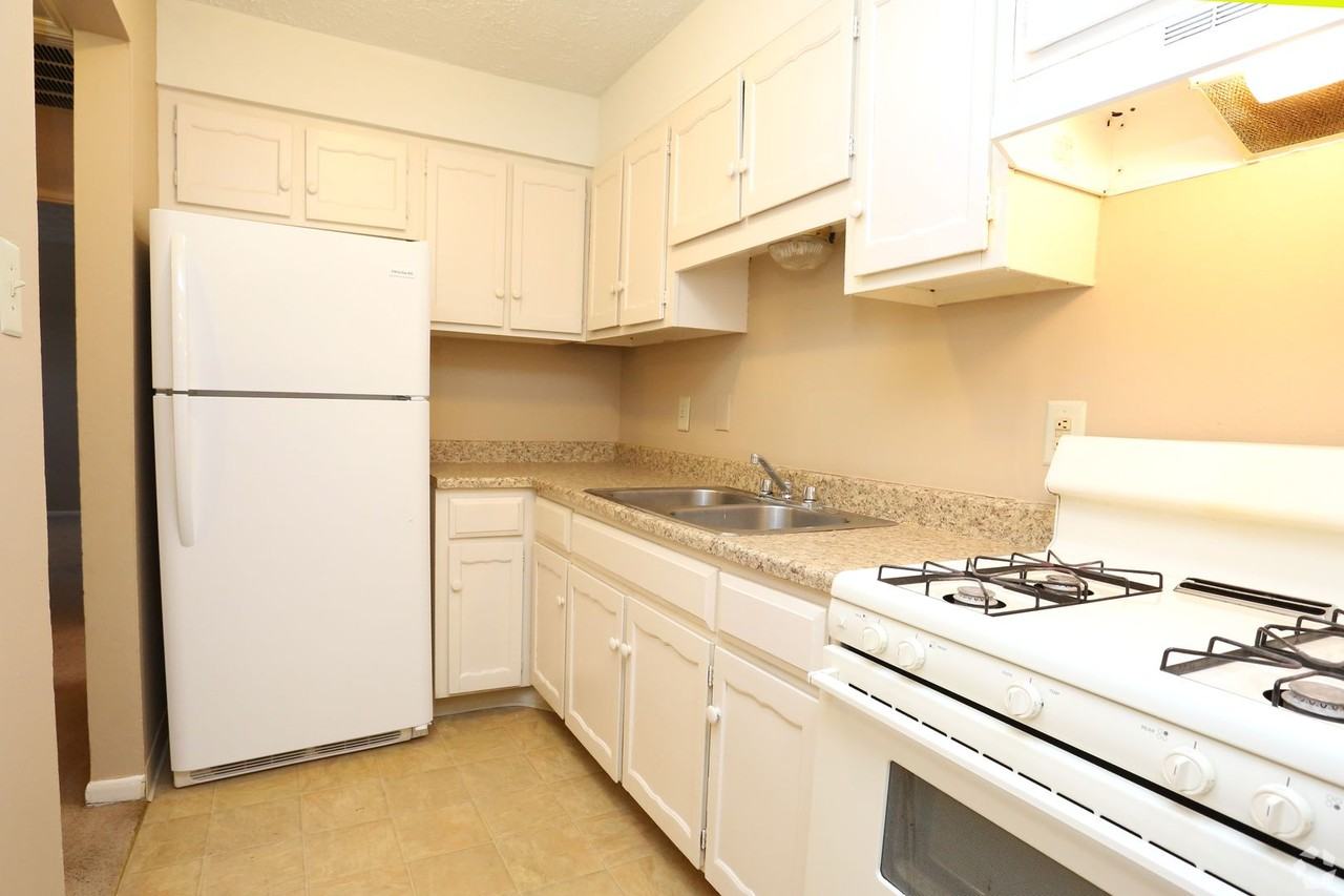 400 Gatehouse - Photo 7 of 11