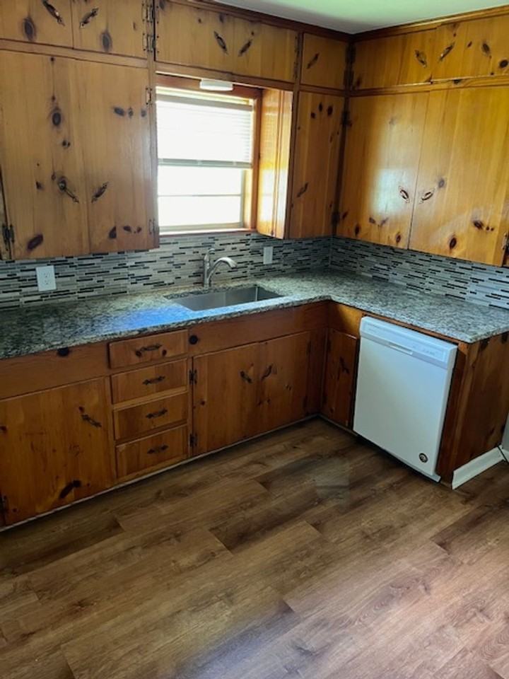 1302 W 13th St - Photo 2 of 10